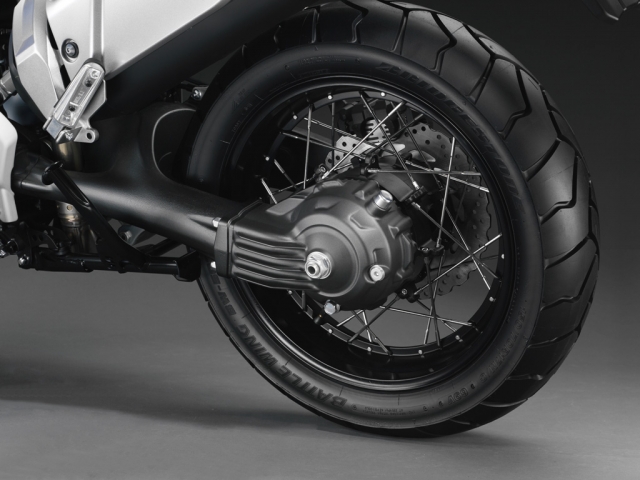 Yamaha XT1200Z: Привод на заднее колесо - карданом